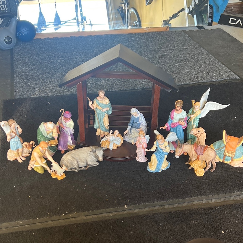 Lenox renaissance Nativity Set 16 piece with original boxes